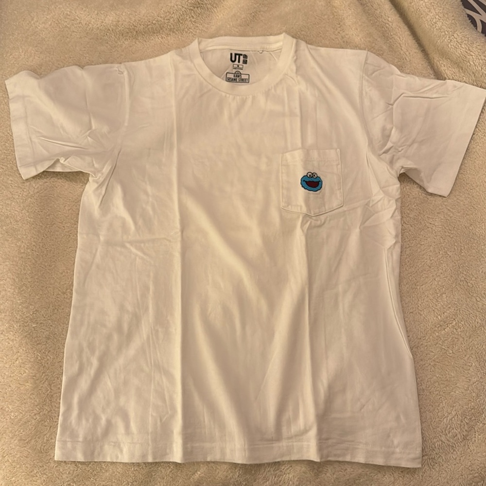 Uniqlo Kaws Sesame Street Cookie Monster Pocket Tee Shirt Mens Medium